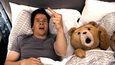 Mark Wahlberg (links) in Ted